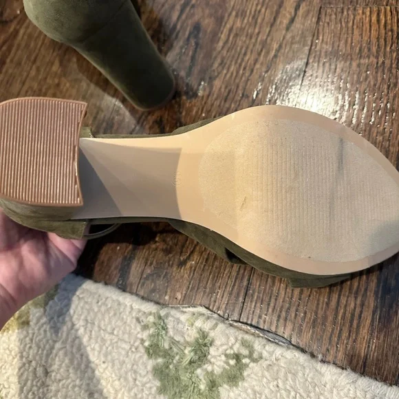 LOFT NWOT Green Block Heel Sandals with Ankle Strap - Picture 6 of 6